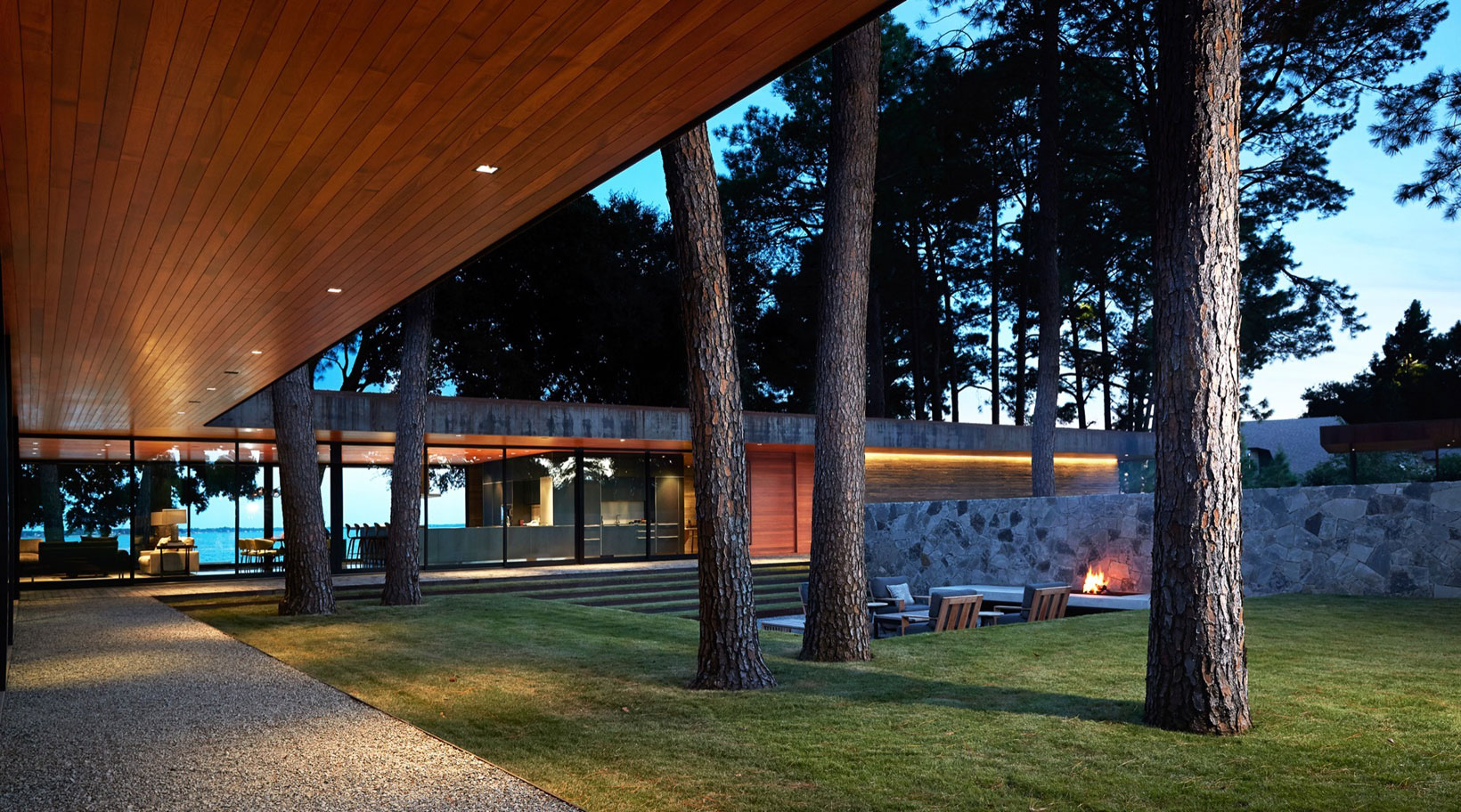 A Contemporary Lakefront Home with Concrete and Weathering Steel in Cedar Creek Reservoir by Wernerfield (18)