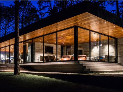 A Contemporary Lakefront Home with Concrete and Weathering Steel in Cedar Creek Reservoir by Wernerfield (19)