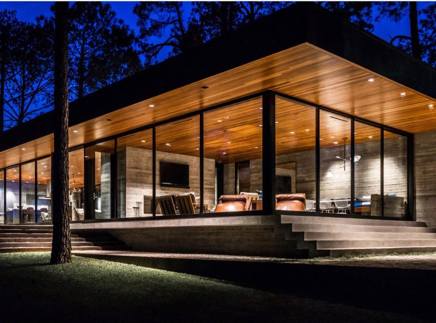 A Contemporary Lakefront Home with Concrete and Weathering Steel in Cedar Creek Reservoir by Wernerfield (19)