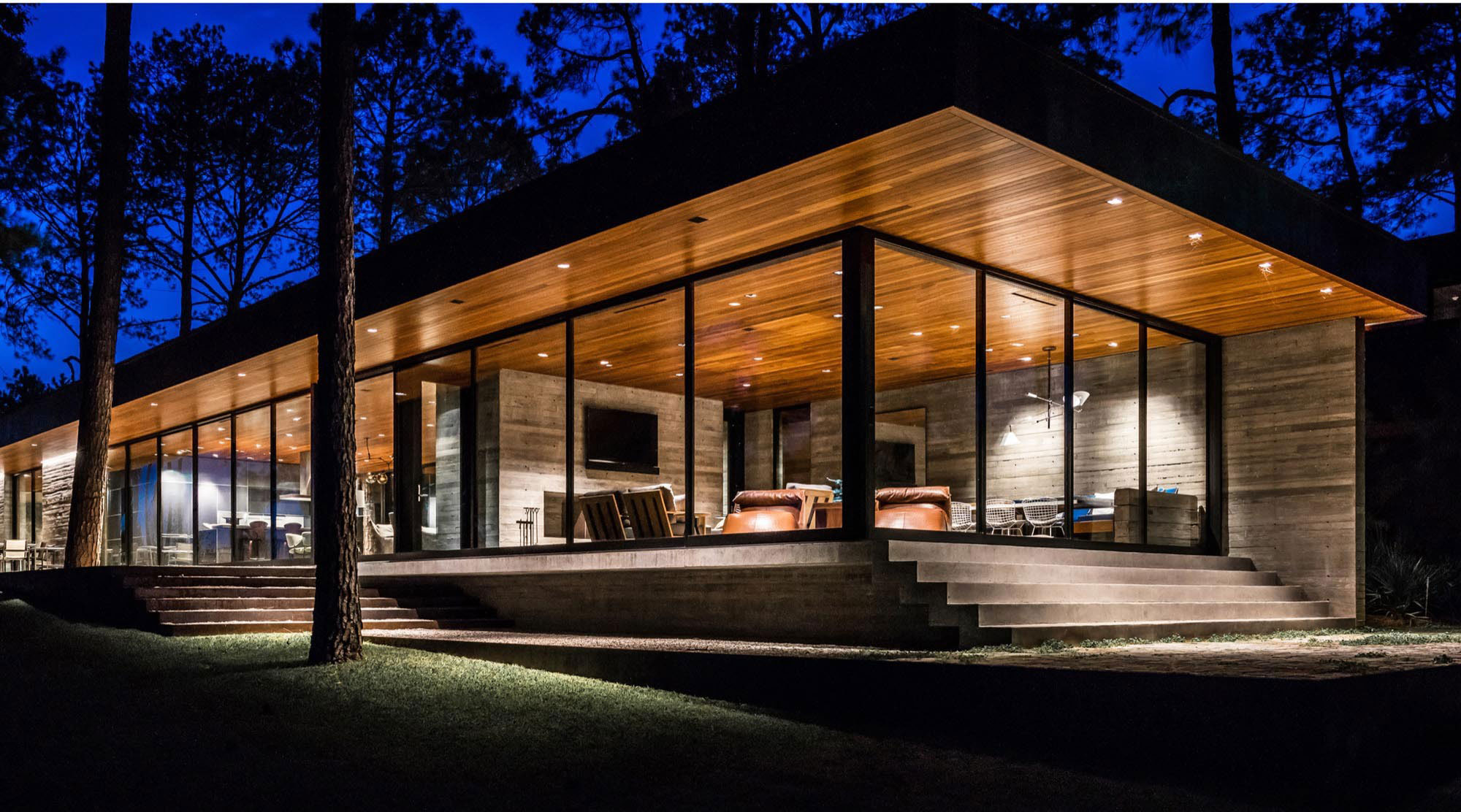 A Contemporary Lakefront Home with Concrete and Weathering Steel in Cedar Creek Reservoir by Wernerfield (19)