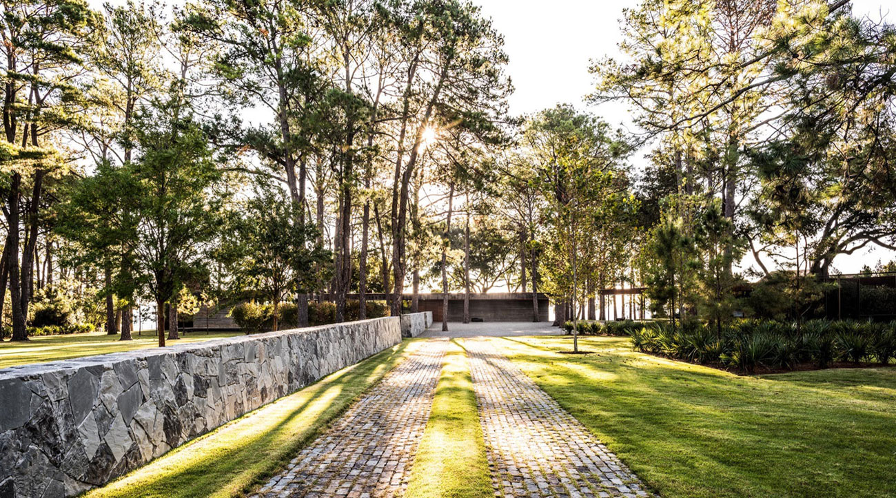 A Contemporary Lakefront Home with Concrete and Weathering Steel in Cedar Creek Reservoir by Wernerfield (3)