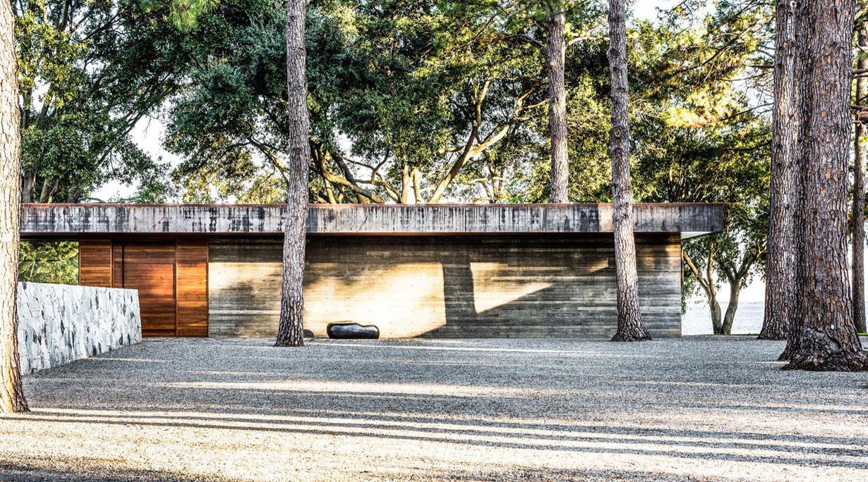 A Contemporary Lakefront Home with Concrete and Weathering Steel in Cedar Creek Reservoir by Wernerfield (5)
