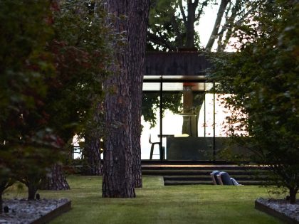 A Contemporary Lakefront Home with Concrete and Weathering Steel in Cedar Creek Reservoir by Wernerfield (6)