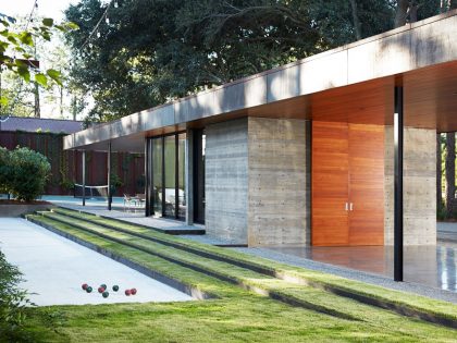 A Contemporary Lakefront Home with Concrete and Weathering Steel in Cedar Creek Reservoir by Wernerfield (8)
