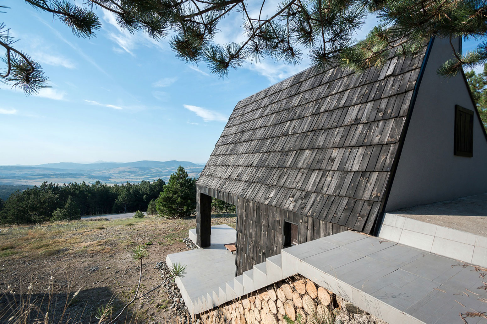 A Contemporary Mountain Home Enclosed by White Ceramic Tiles and Dark Wooden Shingles in Divčibare by EXE studio (4)