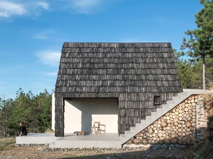 A Contemporary Mountain Home Enclosed by White Ceramic Tiles and Dark Wooden Shingles in Divčibare by EXE studio (5)