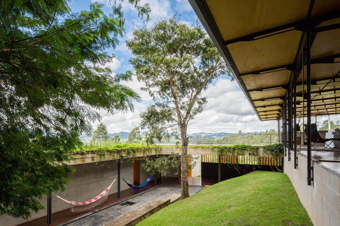 A Contemporary Mountainside Home in the Stunning Hills of Santo Antônio do Pinhal by H+F Arquitetos (11)