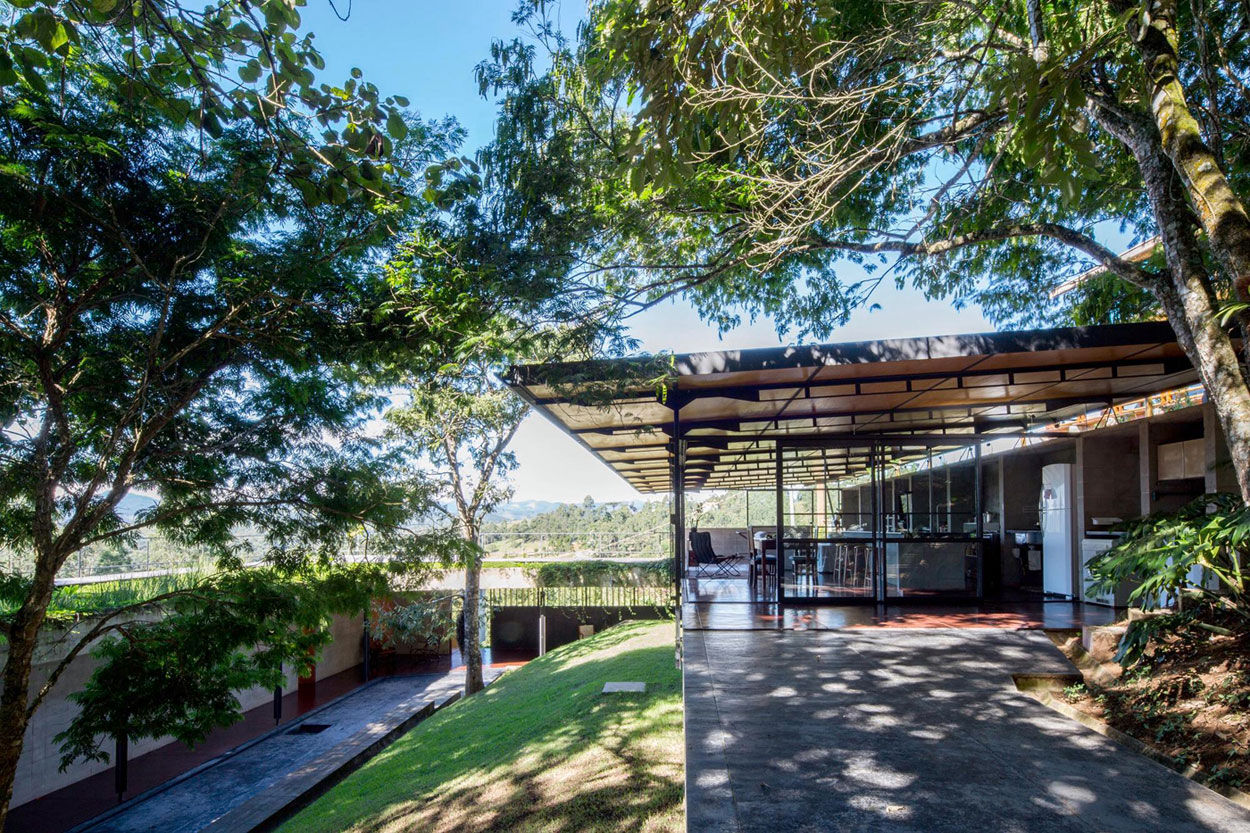 A Contemporary Mountainside Home in the Stunning Hills of Santo Antônio do Pinhal by H+F Arquitetos (12)