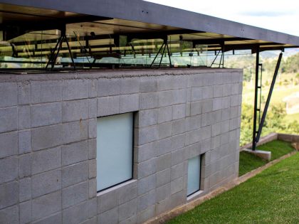 A Contemporary Mountainside Home in the Stunning Hills of Santo Antônio do Pinhal by H+F Arquitetos (15)