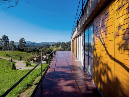 A Contemporary Mountainside Home in the Stunning Hills of Santo Antônio do Pinhal by H+F Arquitetos (16)