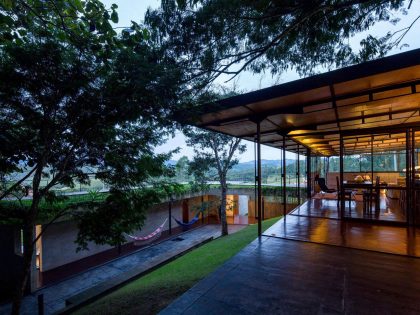 A Contemporary Mountainside Home in the Stunning Hills of Santo Antônio do Pinhal by H+F Arquitetos (19)