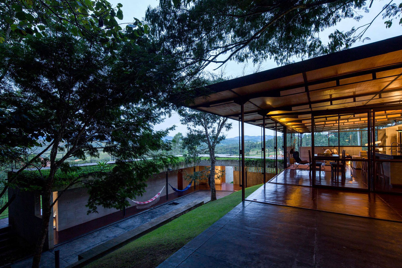 A Contemporary Mountainside Home in the Stunning Hills of Santo Antônio do Pinhal by H+F Arquitetos (19)