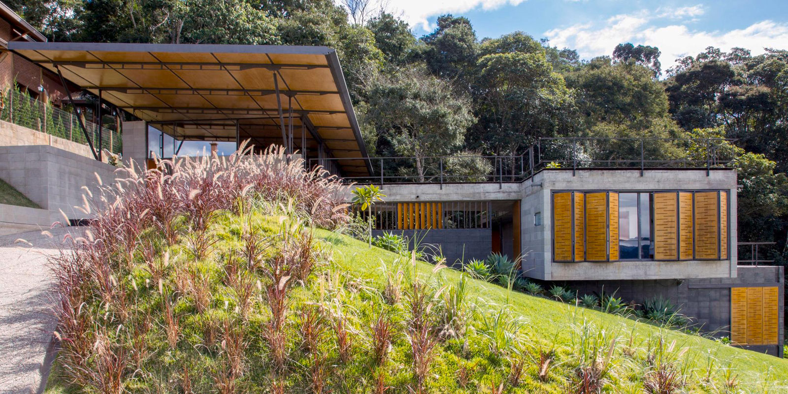 A Contemporary Mountainside Home in the Stunning Hills of Santo Antônio do Pinhal by H+F Arquitetos (2)
