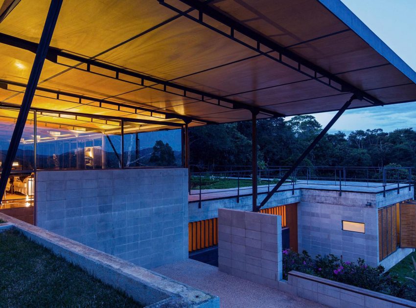 A Contemporary Mountainside Home in the Stunning Hills of Santo Antônio do Pinhal by H+F Arquitetos (22)