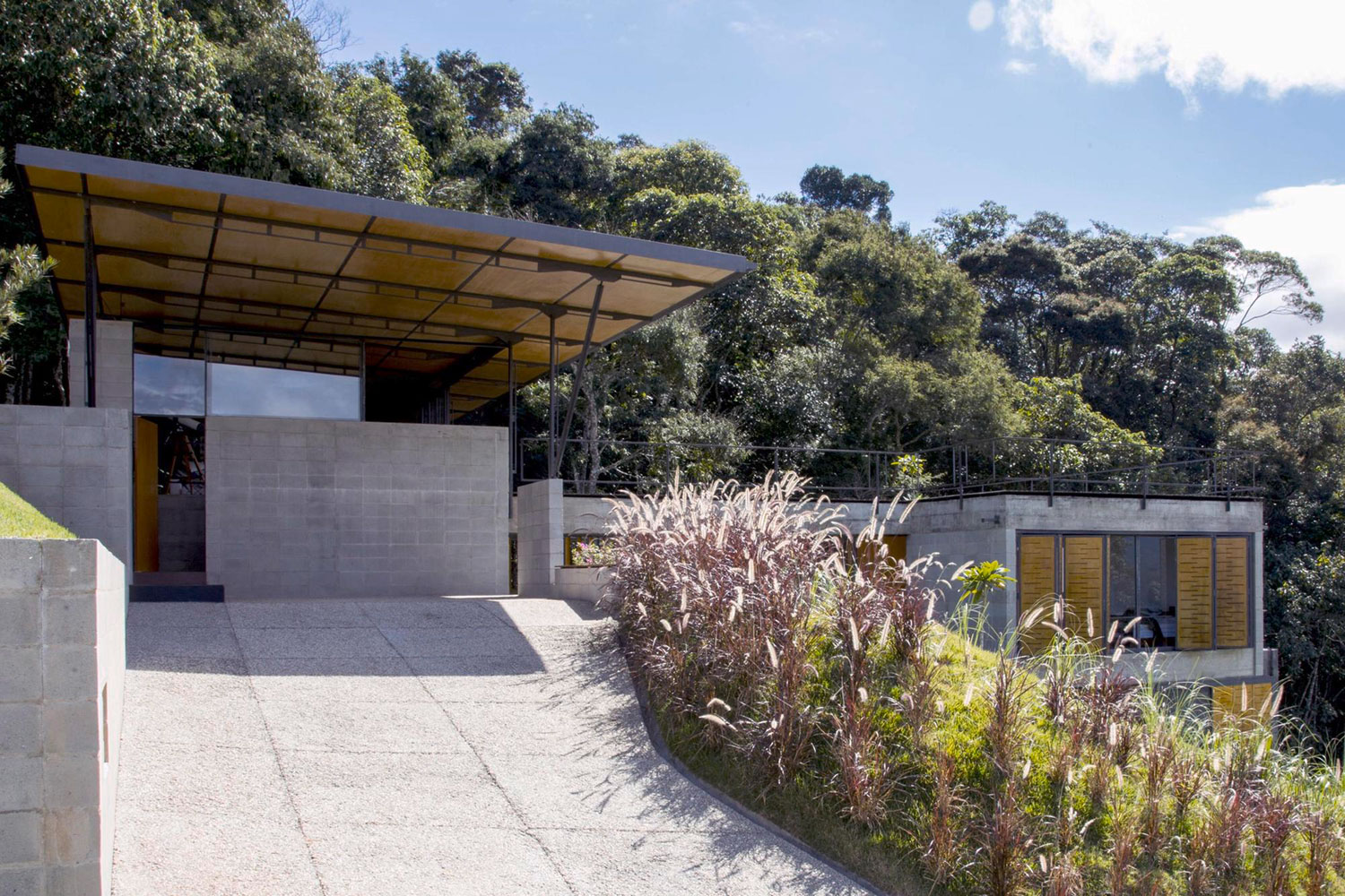 A Contemporary Mountainside Home in the Stunning Hills of Santo Antônio do Pinhal by H+F Arquitetos (3)