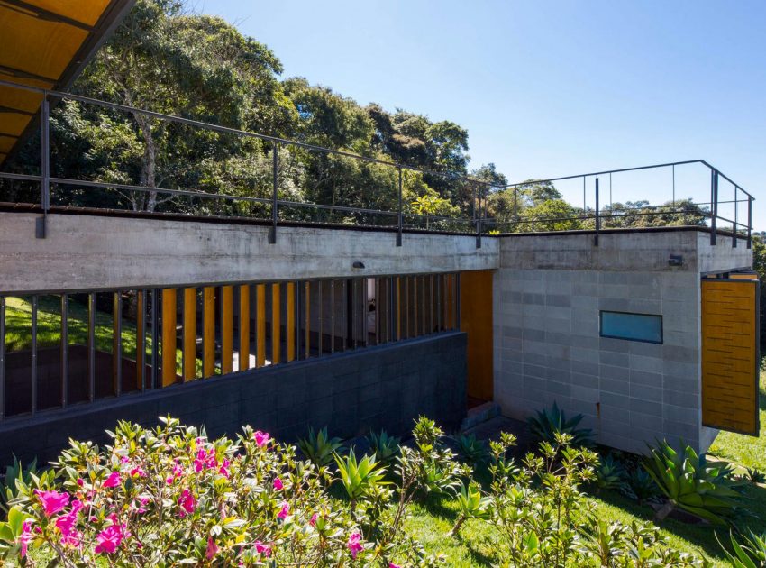 A Contemporary Mountainside Home in the Stunning Hills of Santo Antônio do Pinhal by H+F Arquitetos (4)