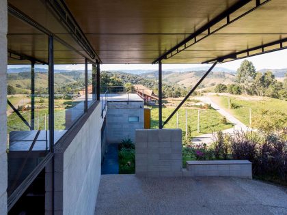 A Contemporary Mountainside Home in the Stunning Hills of Santo Antônio do Pinhal by H+F Arquitetos (6)