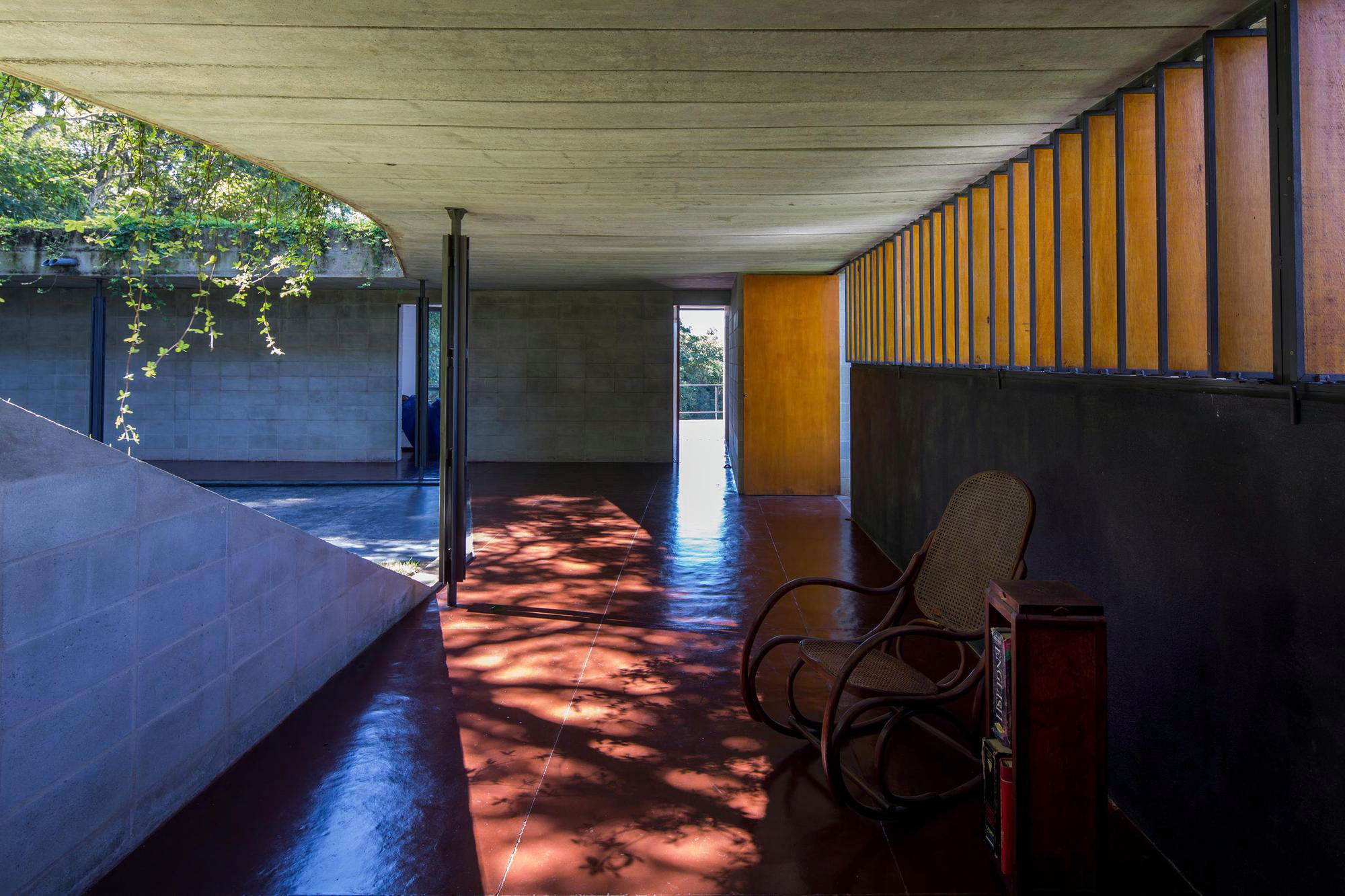 A Contemporary Mountainside Home in the Stunning Hills of Santo Antônio do Pinhal by H+F Arquitetos (9)