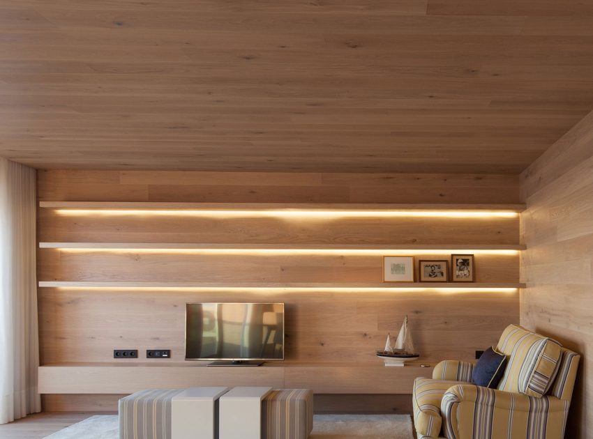 A Contemporary Seafront Apartment with Natural Wood Elements in Póvoa do Varzim by Pitagoras Group (1)