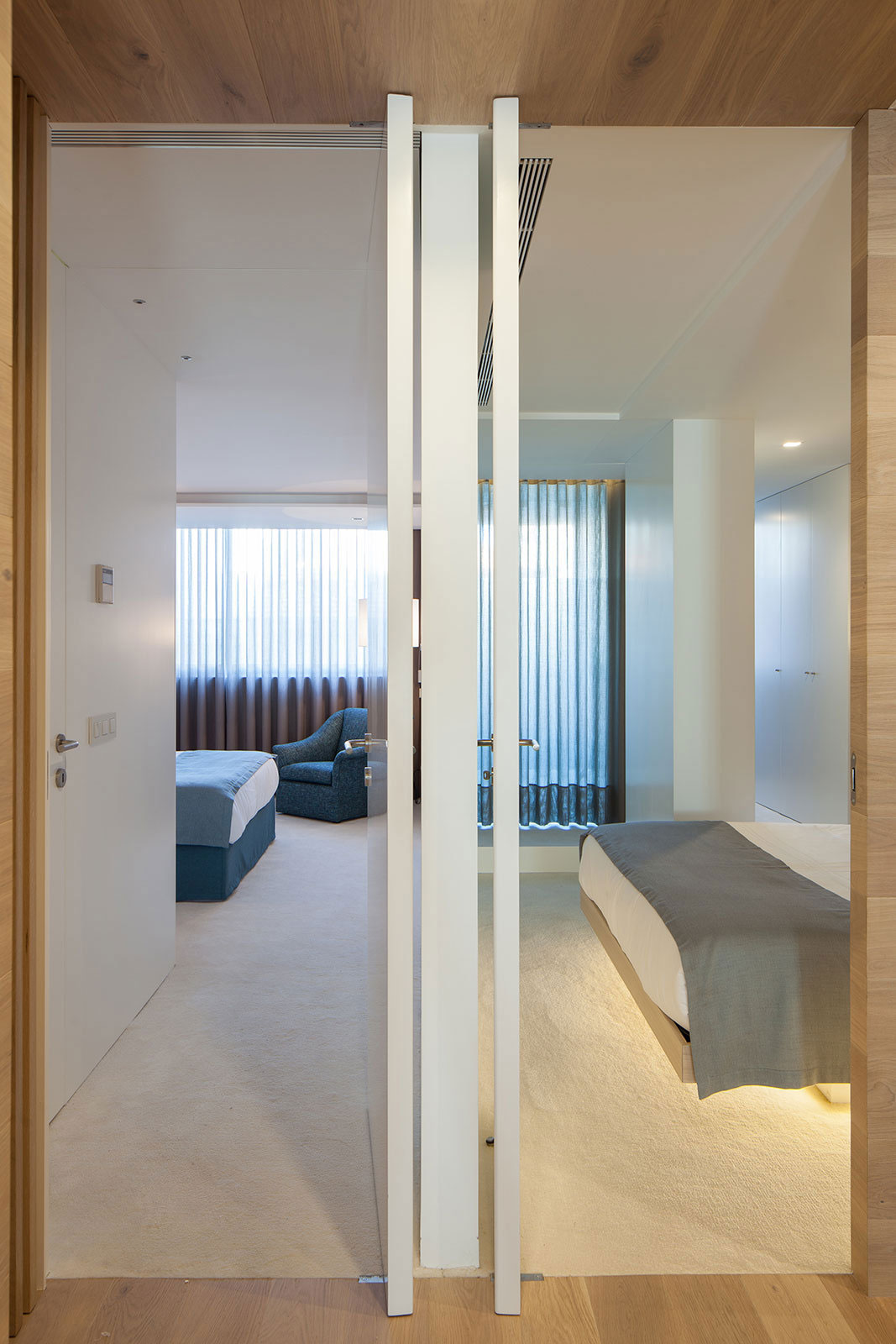 A Contemporary Seafront Apartment with Natural Wood Elements in Póvoa do Varzim by Pitagoras Group (12)