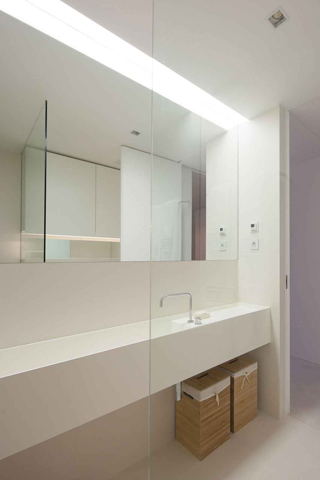 A Contemporary Seafront Apartment with Natural Wood Elements in Póvoa do Varzim by Pitagoras Group (16)