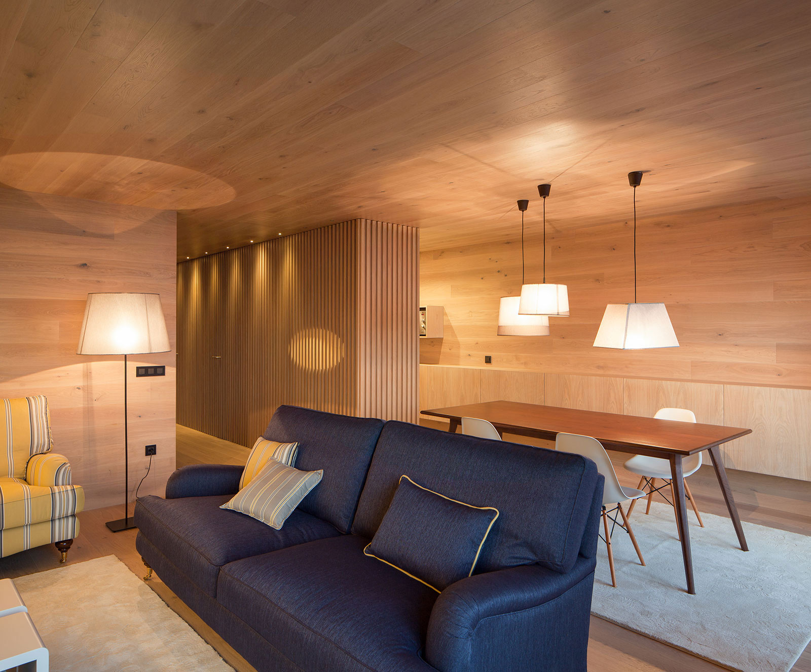 A Contemporary Seafront Apartment with Natural Wood Elements in Póvoa do Varzim by Pitagoras Group (2)