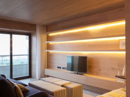 A Contemporary Seafront Apartment with Natural Wood Elements in Póvoa do Varzim by Pitagoras Group (5)