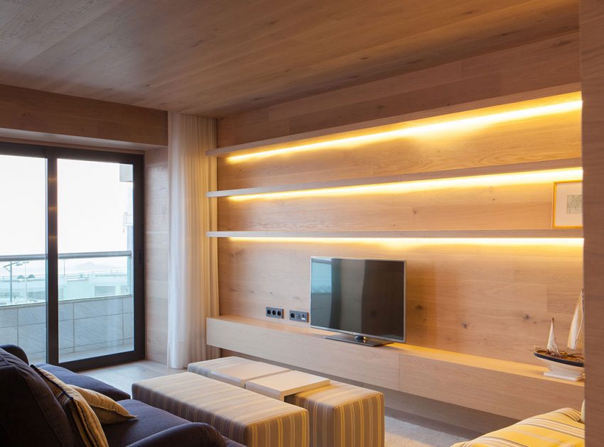 A Contemporary Seafront Apartment with Natural Wood Elements in Póvoa do Varzim by Pitagoras Group (5)