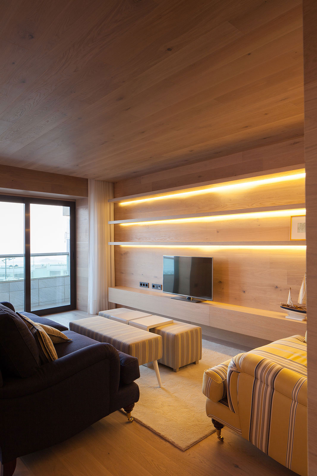 A Contemporary Seafront Apartment with Natural Wood Elements in Póvoa do Varzim by Pitagoras Group (5)
