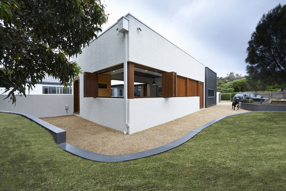 A Contemporary Summer House with a Stunning Landscaping Program in Melbourne by Dan Gayfer Field Design (10)
