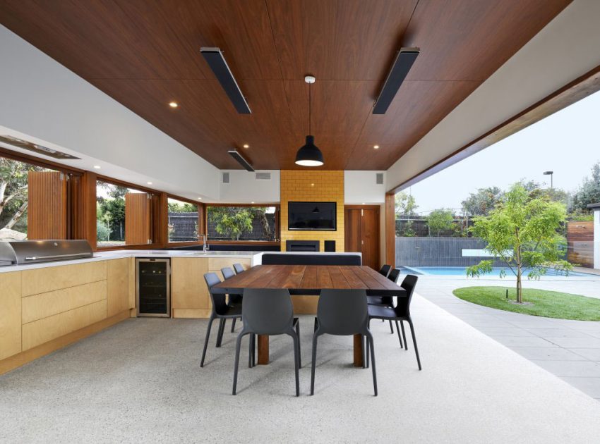 A Contemporary Summer House with a Stunning Landscaping Program in Melbourne by Dan Gayfer Field Design (18)