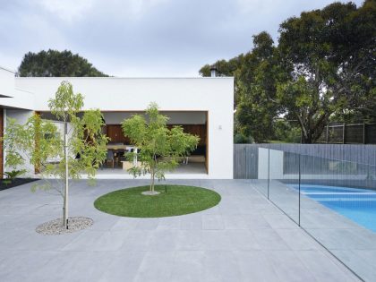 A Contemporary Summer House with a Stunning Landscaping Program in Melbourne by Dan Gayfer Field Design (5)