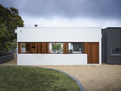 A Contemporary Summer House with a Stunning Landscaping Program in Melbourne by Dan Gayfer Field Design (9)