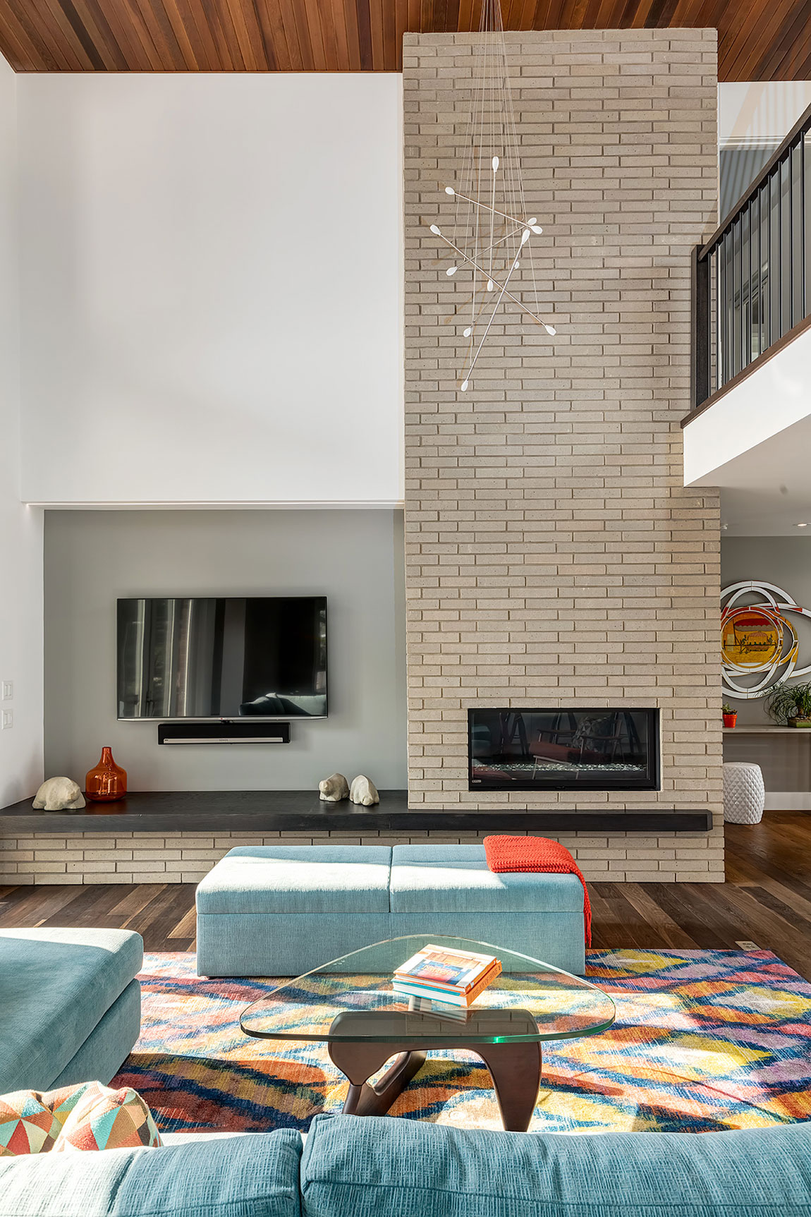 A Contemporary and Functional House with Open Spaces for a Family of Five in Calgary by DOODL (13)