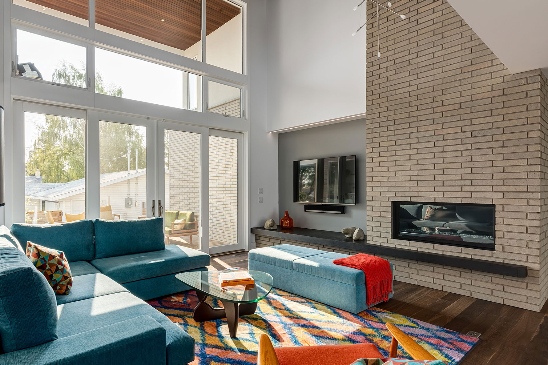 A Contemporary and Functional House with Open Spaces for a Family of Five in Calgary by DOODL (14)