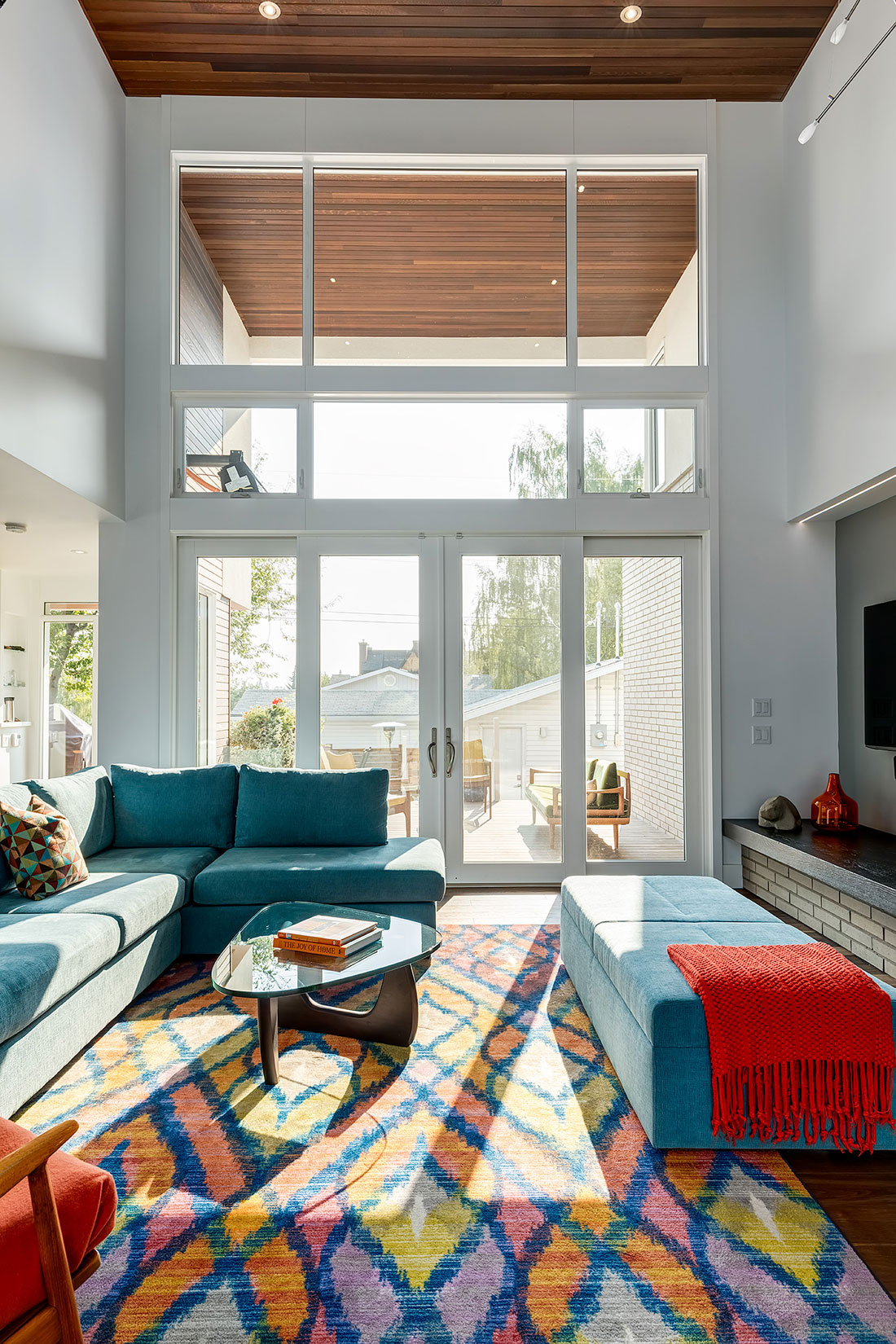 A Contemporary and Functional House with Open Spaces for a Family of Five in Calgary by DOODL (15)