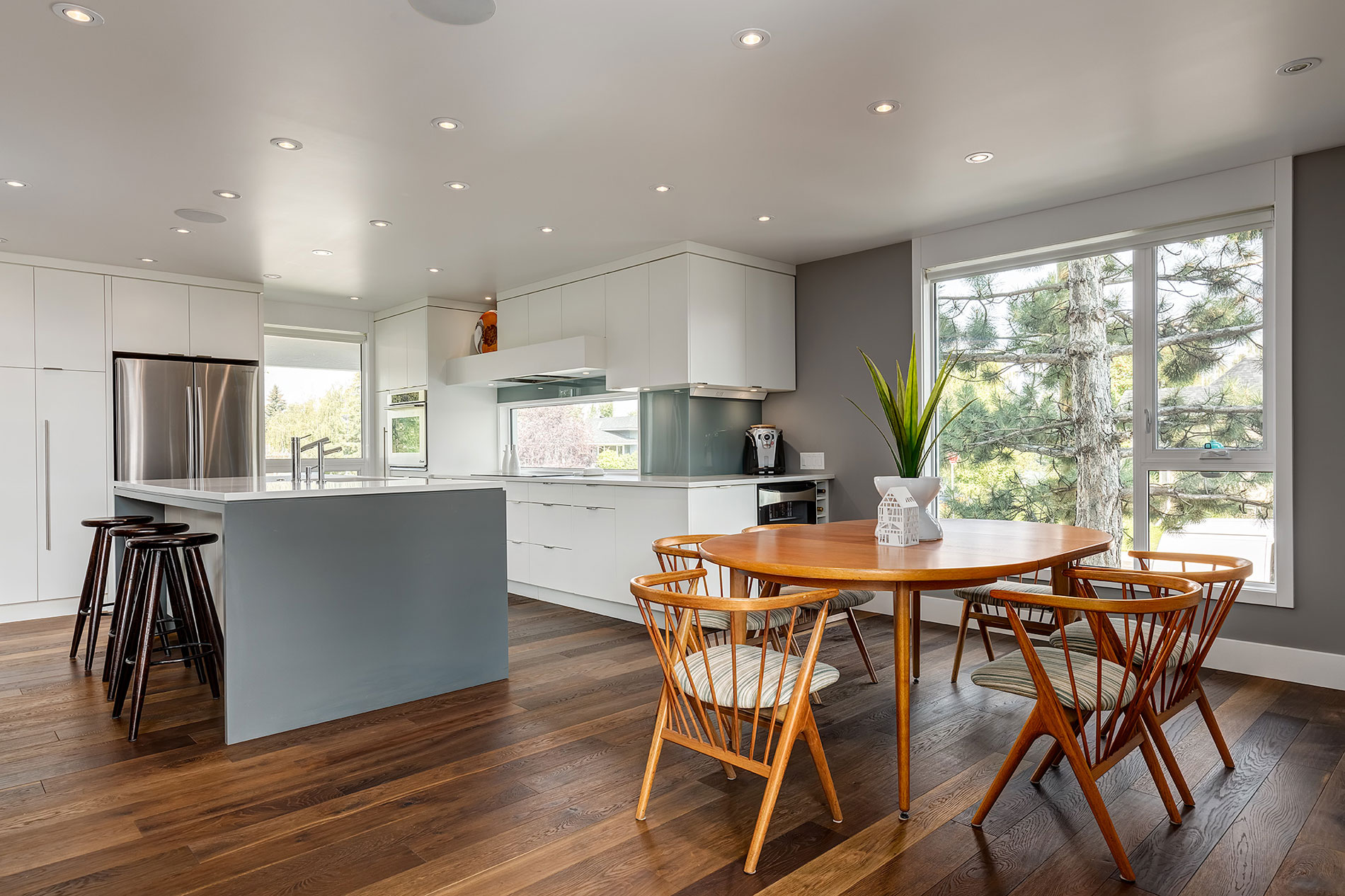 A Contemporary and Functional House with Open Spaces for a Family of Five in Calgary by DOODL (22)