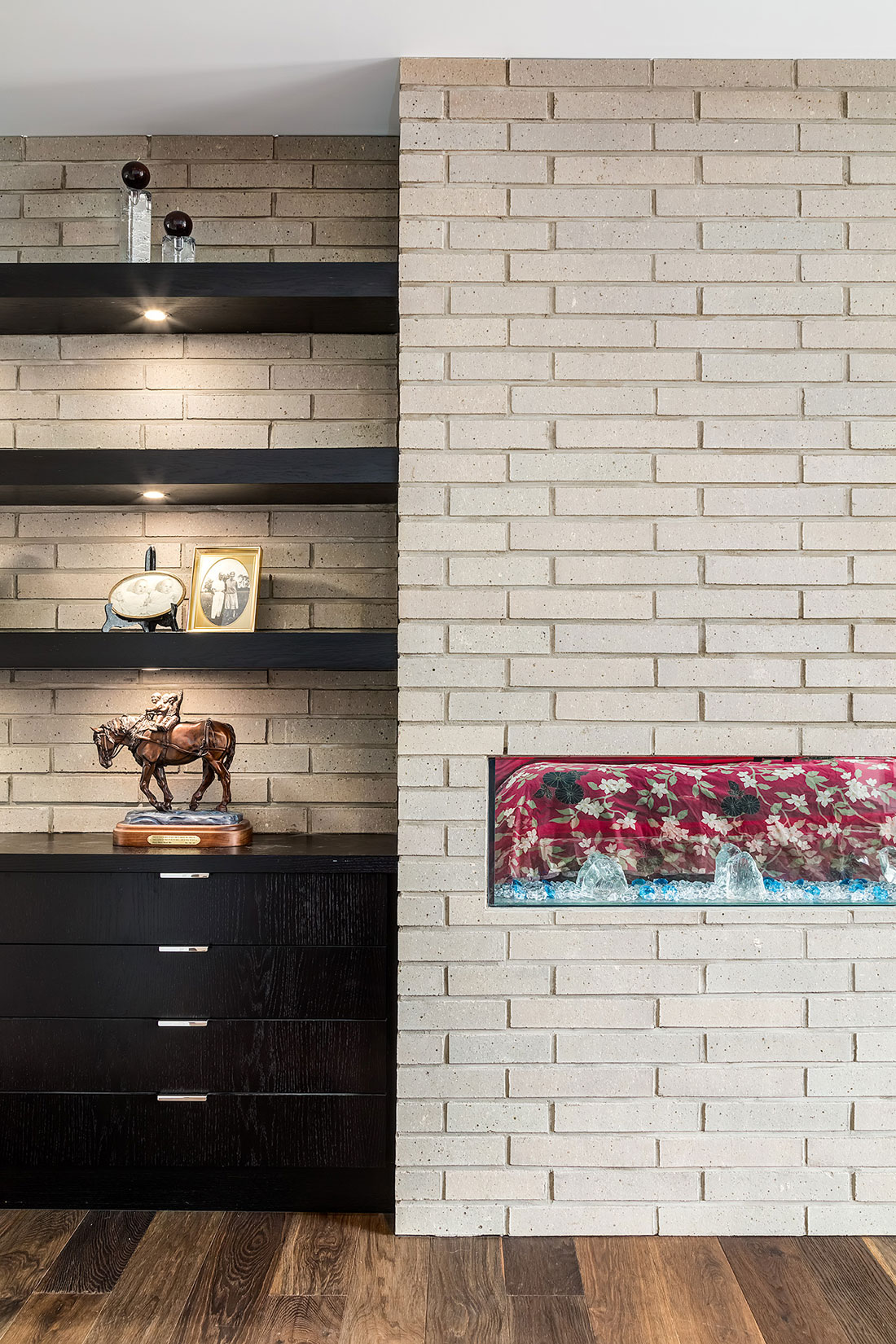 A Contemporary and Functional House with Open Spaces for a Family of Five in Calgary by DOODL (25)