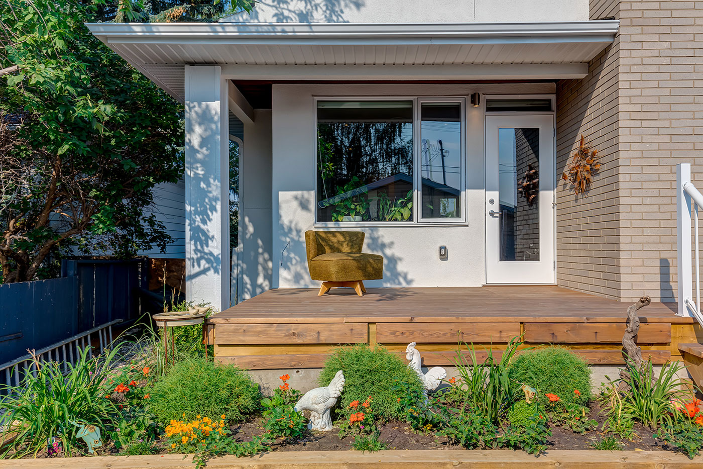 A Contemporary and Functional House with Open Spaces for a Family of Five in Calgary by DOODL (5)