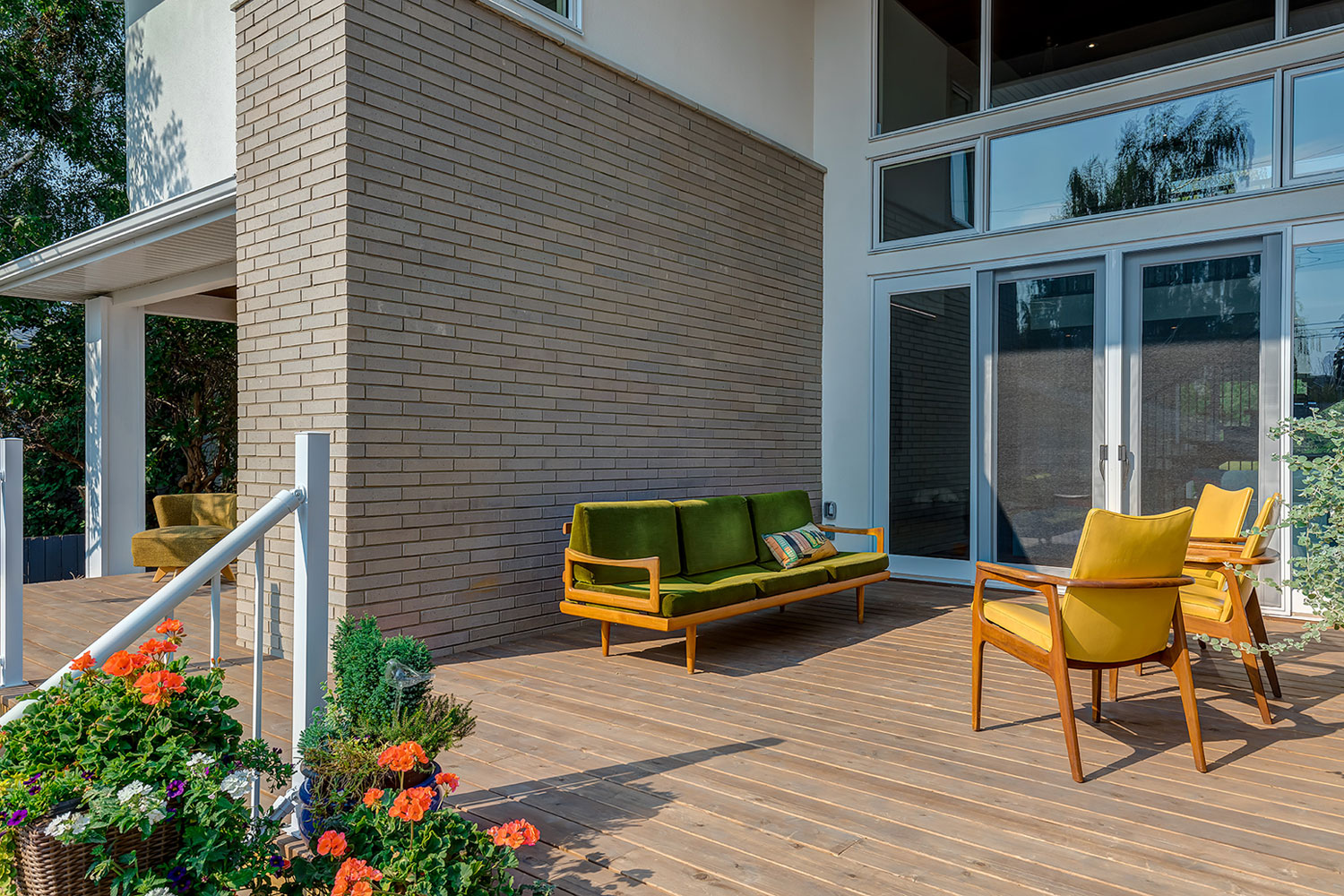 A Contemporary and Functional House with Open Spaces for a Family of Five in Calgary by DOODL (6)