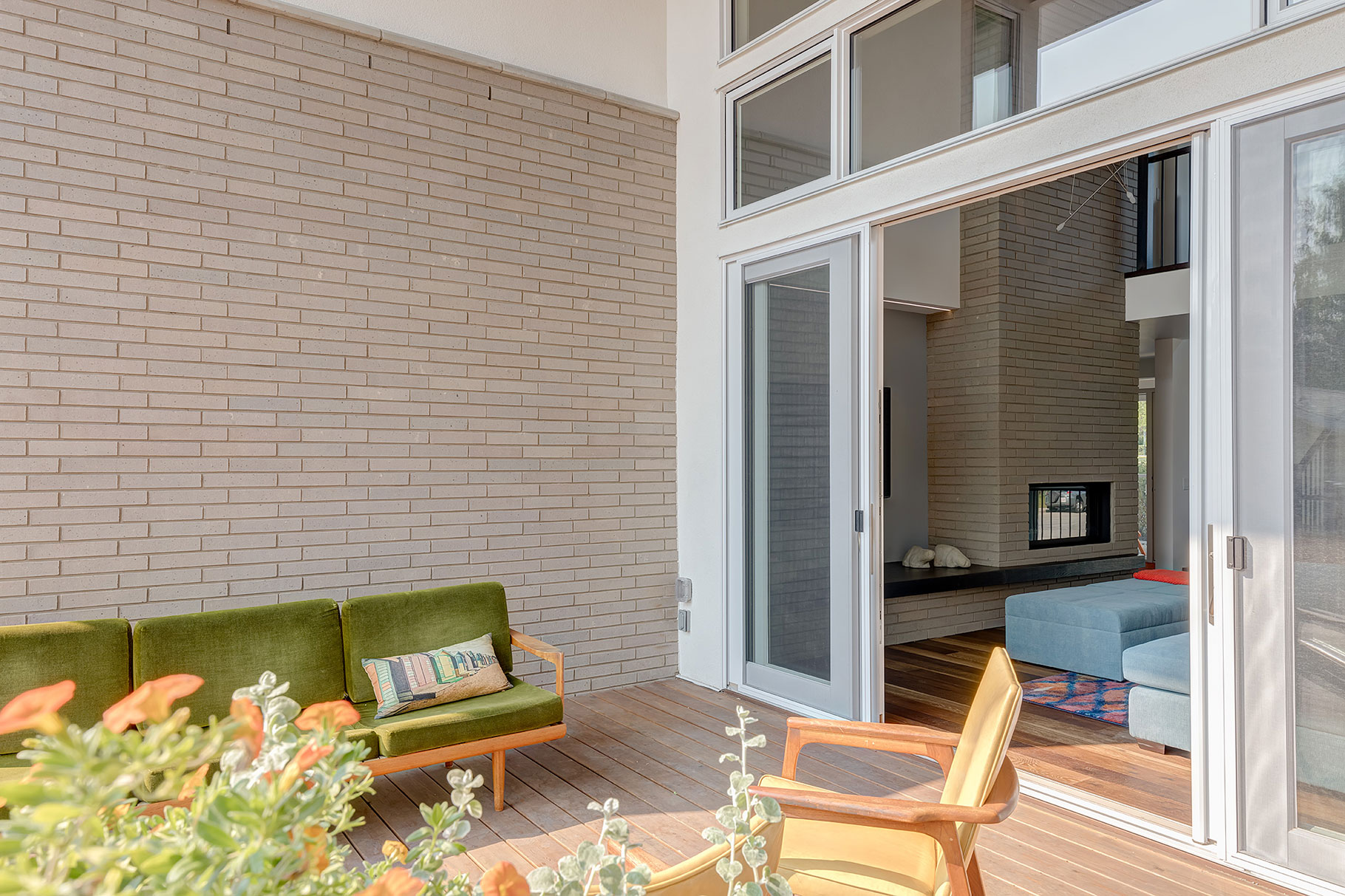 A Contemporary and Functional House with Open Spaces for a Family of Five in Calgary by DOODL (7)