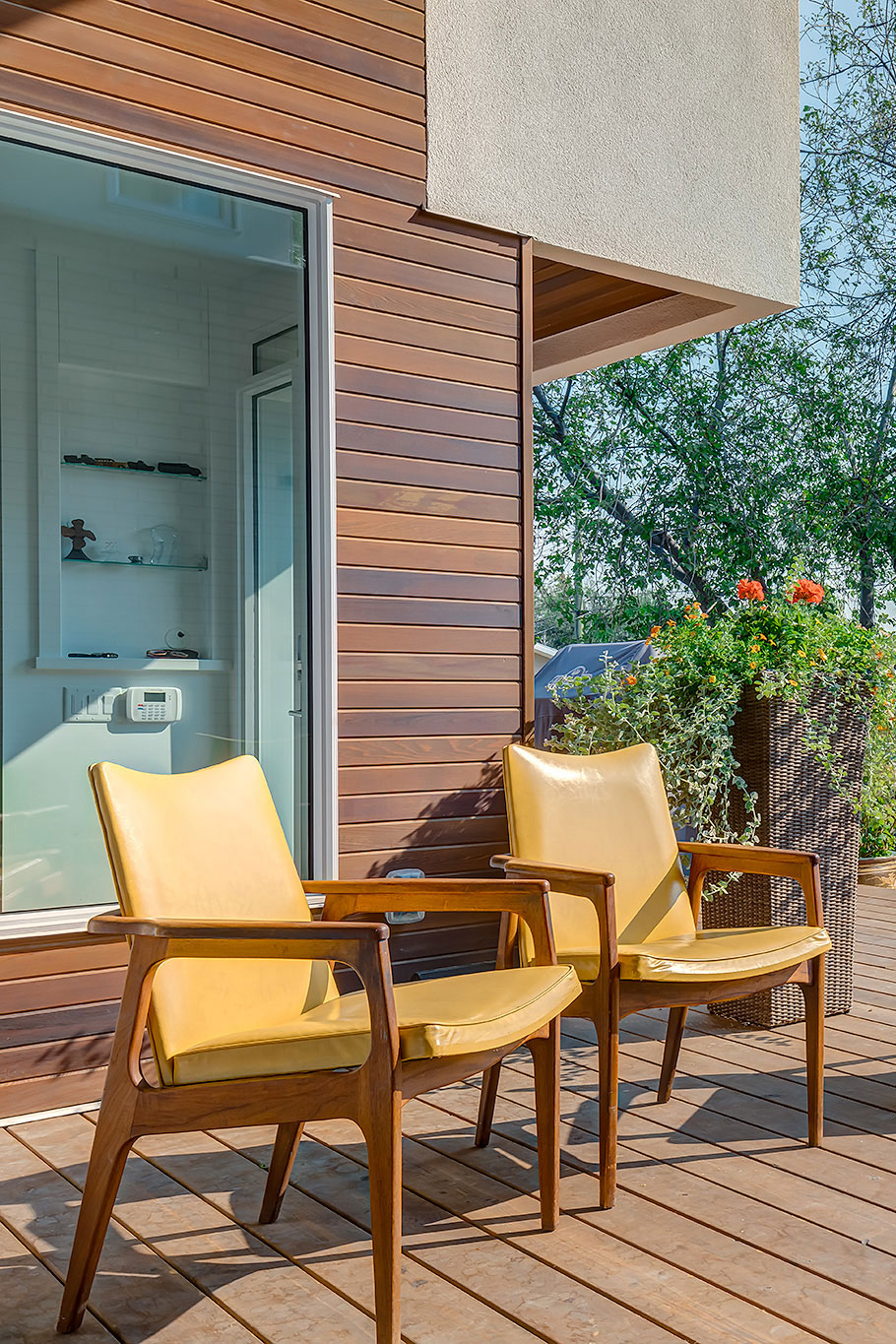 A Contemporary and Functional House with Open Spaces for a Family of Five in Calgary by DOODL (8)