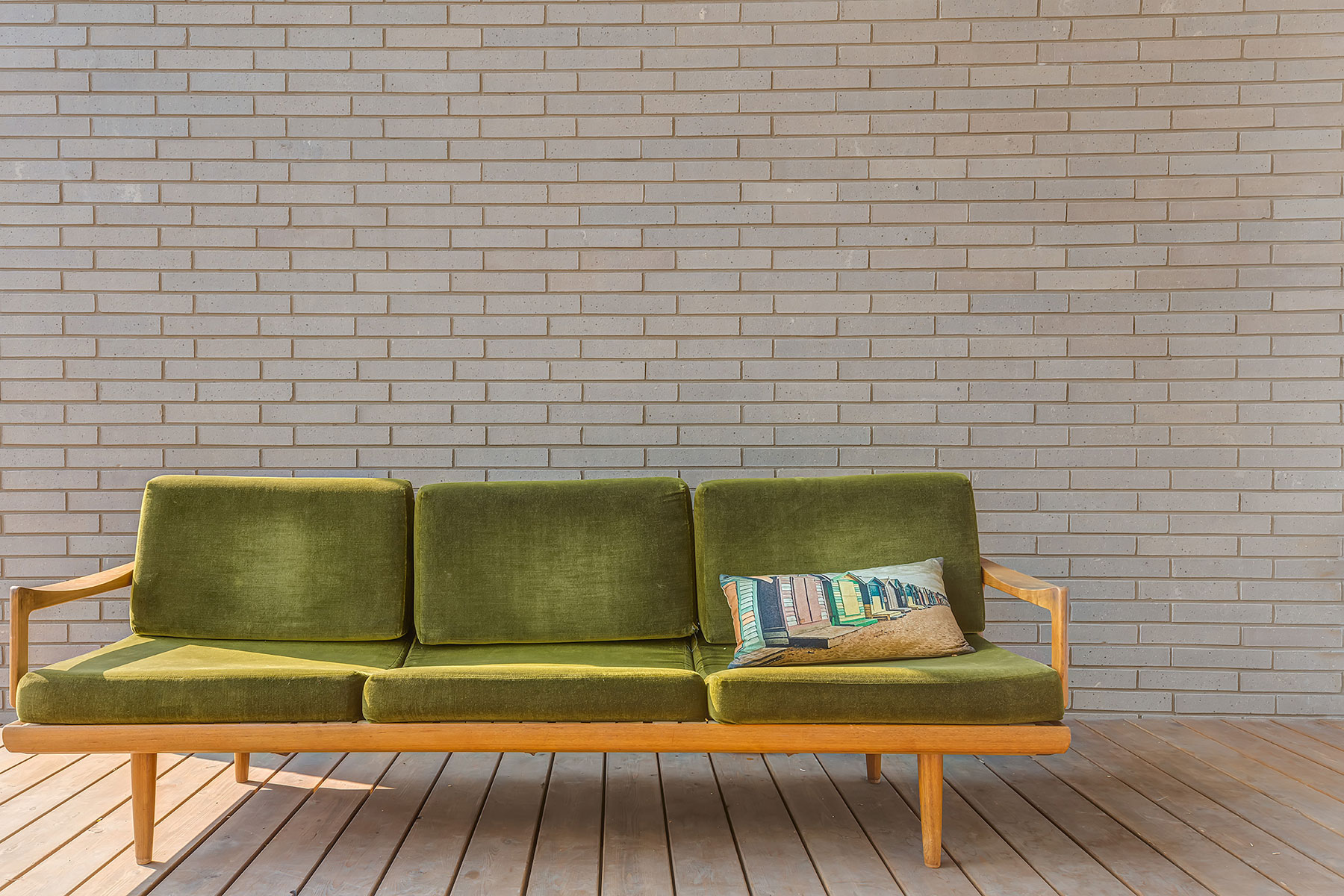 A Contemporary and Functional House with Open Spaces for a Family of Five in Calgary by DOODL (9)