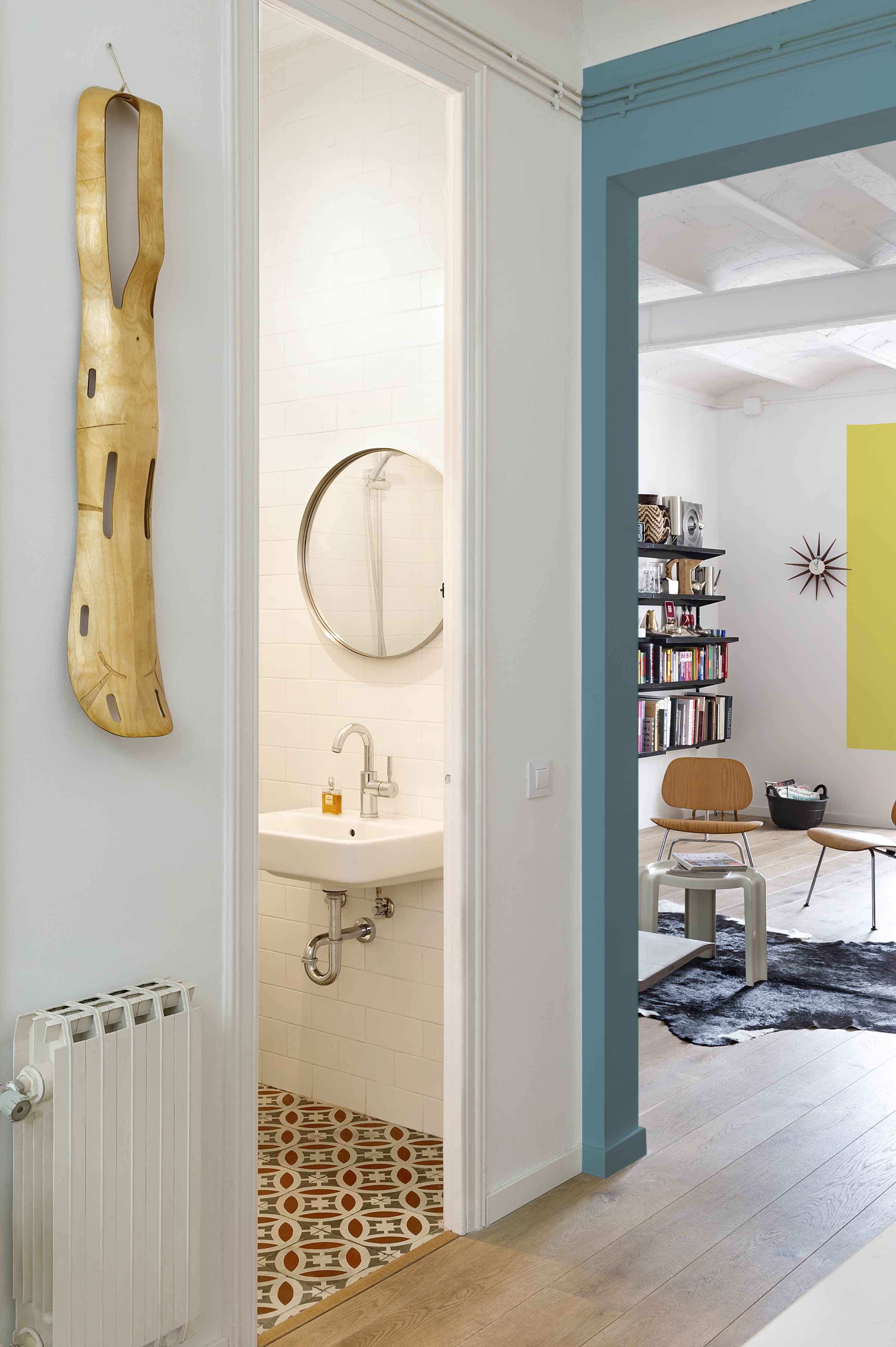 A Cosy and Vibrant Apartment with Lots of Playful Features in Barcelona by Egue y Seta (14)