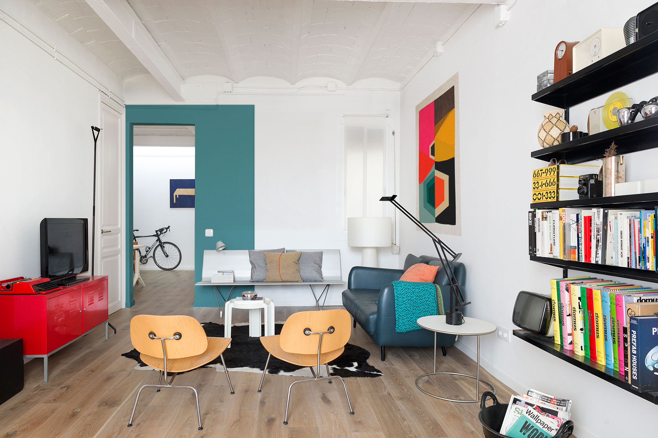 A Cosy and Vibrant Apartment with Lots of Playful Features in Barcelona by Egue y Seta (3)