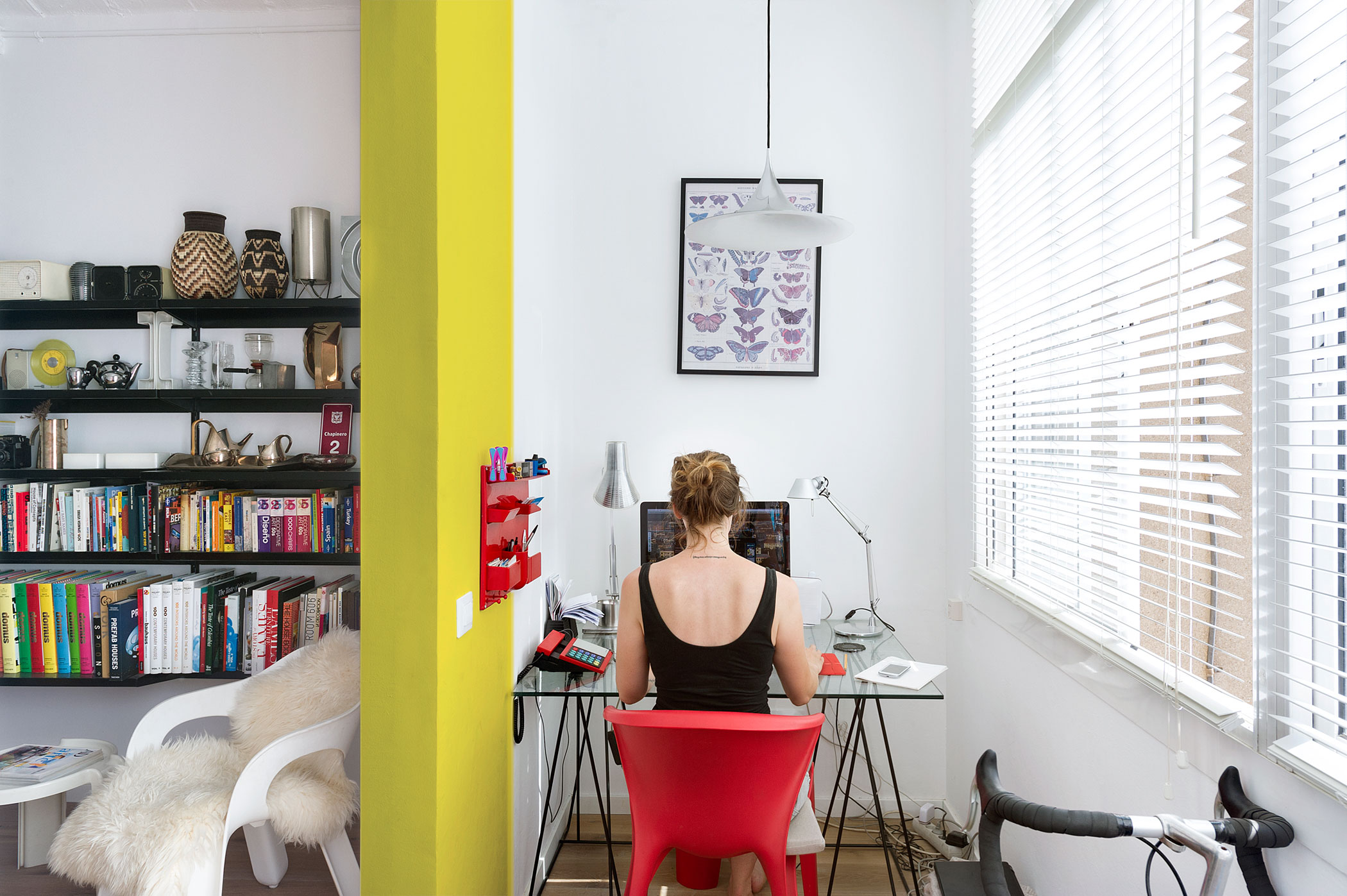 A Cosy and Vibrant Apartment with Lots of Playful Features in Barcelona by Egue y Seta (5)