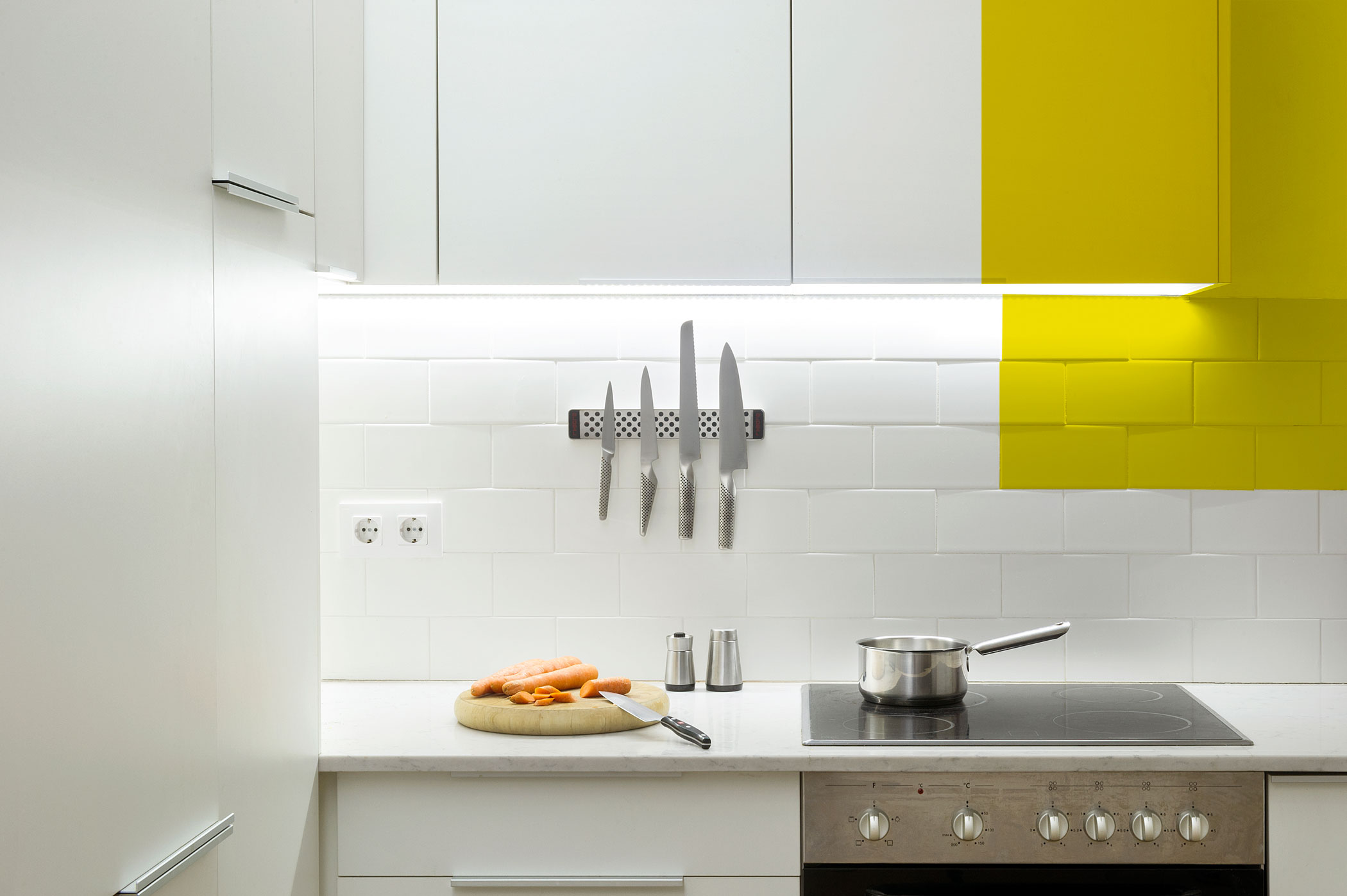 A Cosy and Vibrant Apartment with Lots of Playful Features in Barcelona by Egue y Seta (7)
