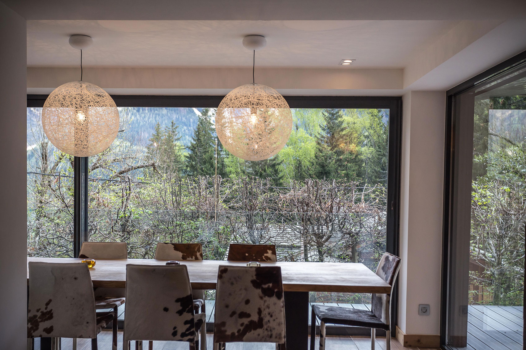 A Cozy and Charming Chalet Surrounded by Rock Faces in Les Houches by Chevallier Architectes (15)