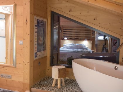 A Cozy and Charming Chalet Surrounded by Rock Faces in Les Houches by Chevallier Architectes (17)