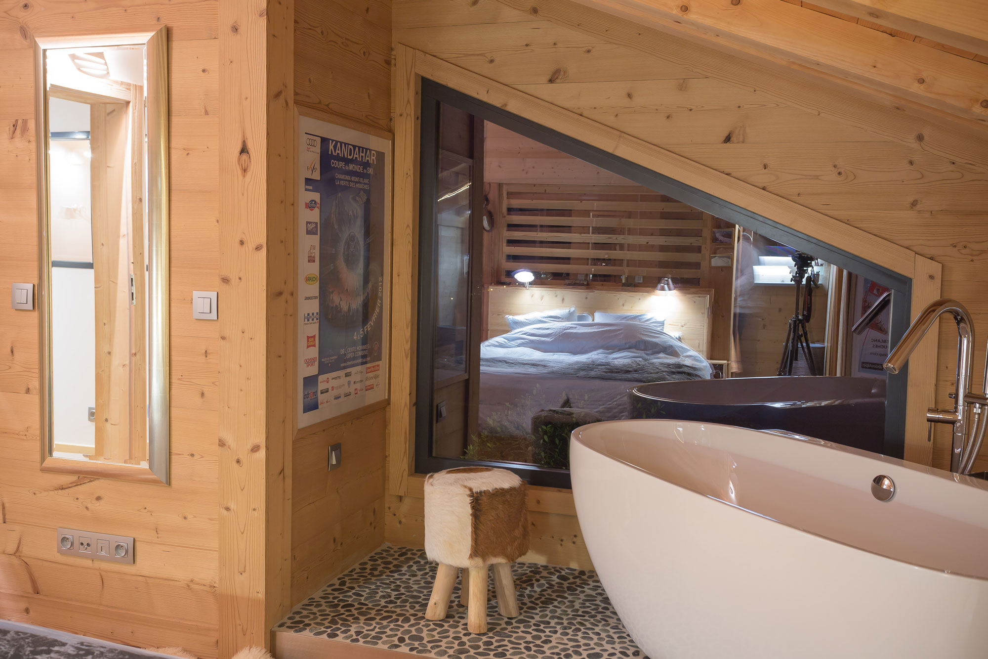 A Cozy and Charming Chalet Surrounded by Rock Faces in Les Houches by Chevallier Architectes (17)